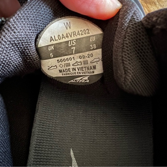 ALTRA Superior 4.5 Gaiter Trap Athletic Women's Size 7 Black/Blue ALOA4VR4202 - Picture 9 of 10